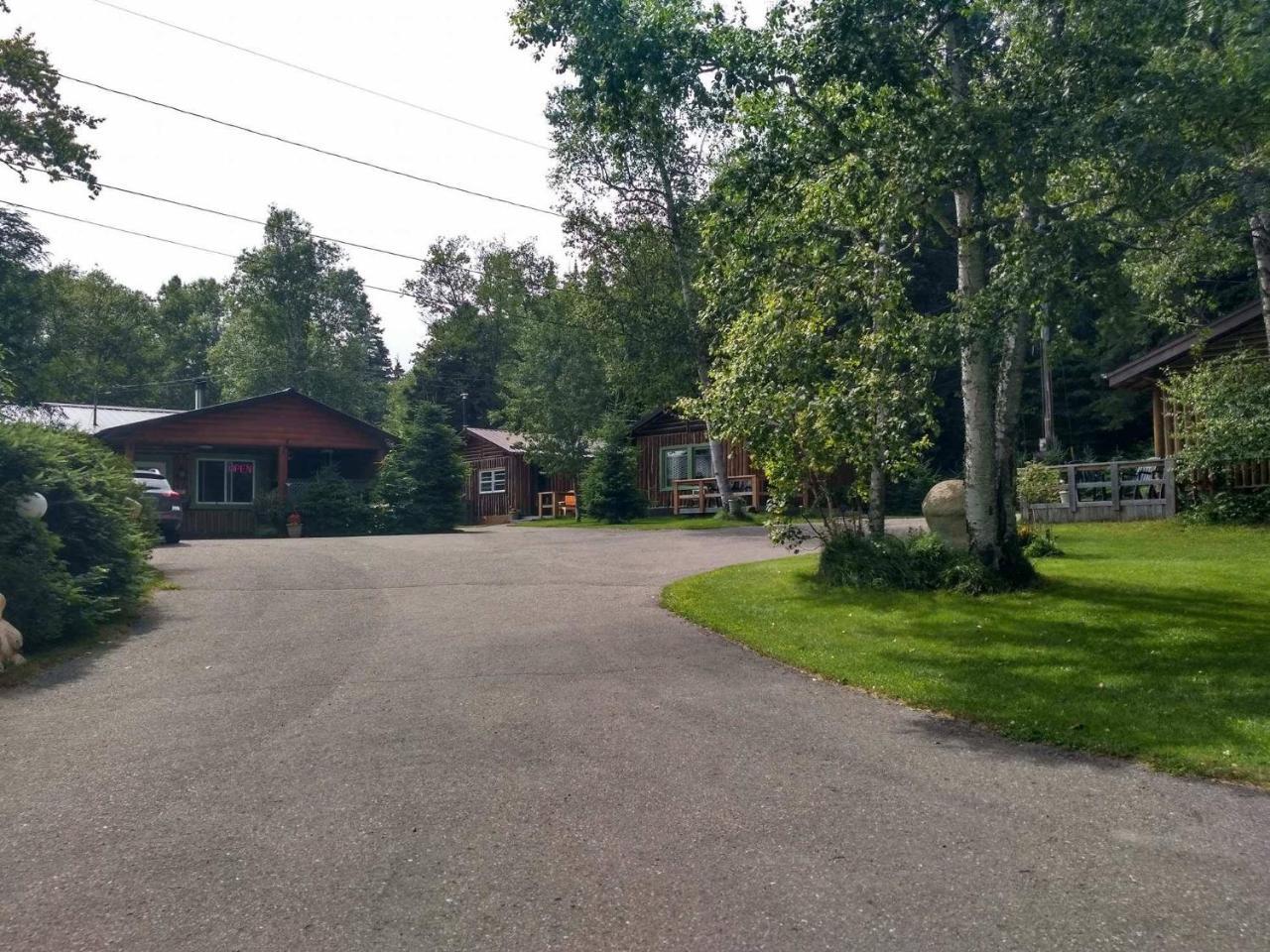 High Falls & Lodge Wawa